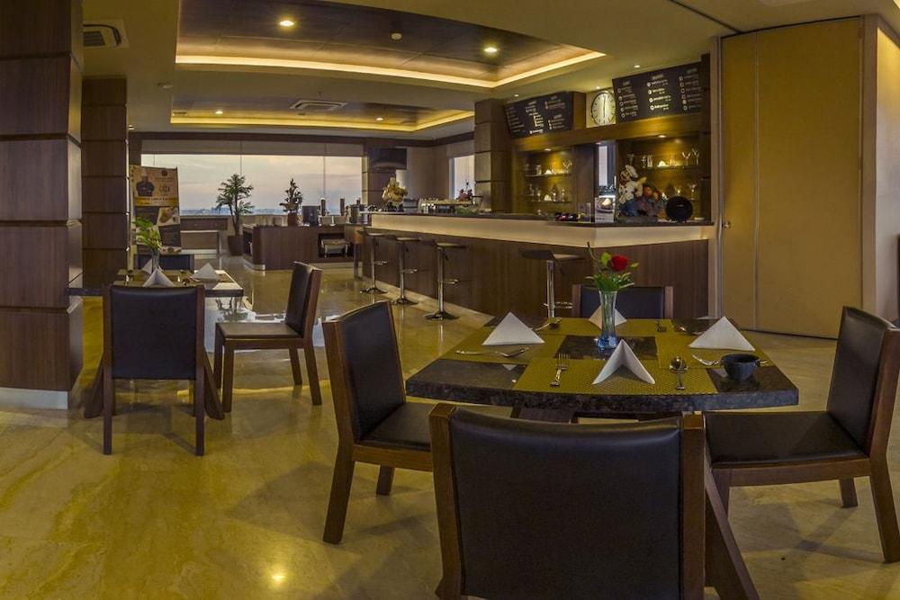 Demelia Hotel มากาซาร์ ภายนอก รูปภาพ