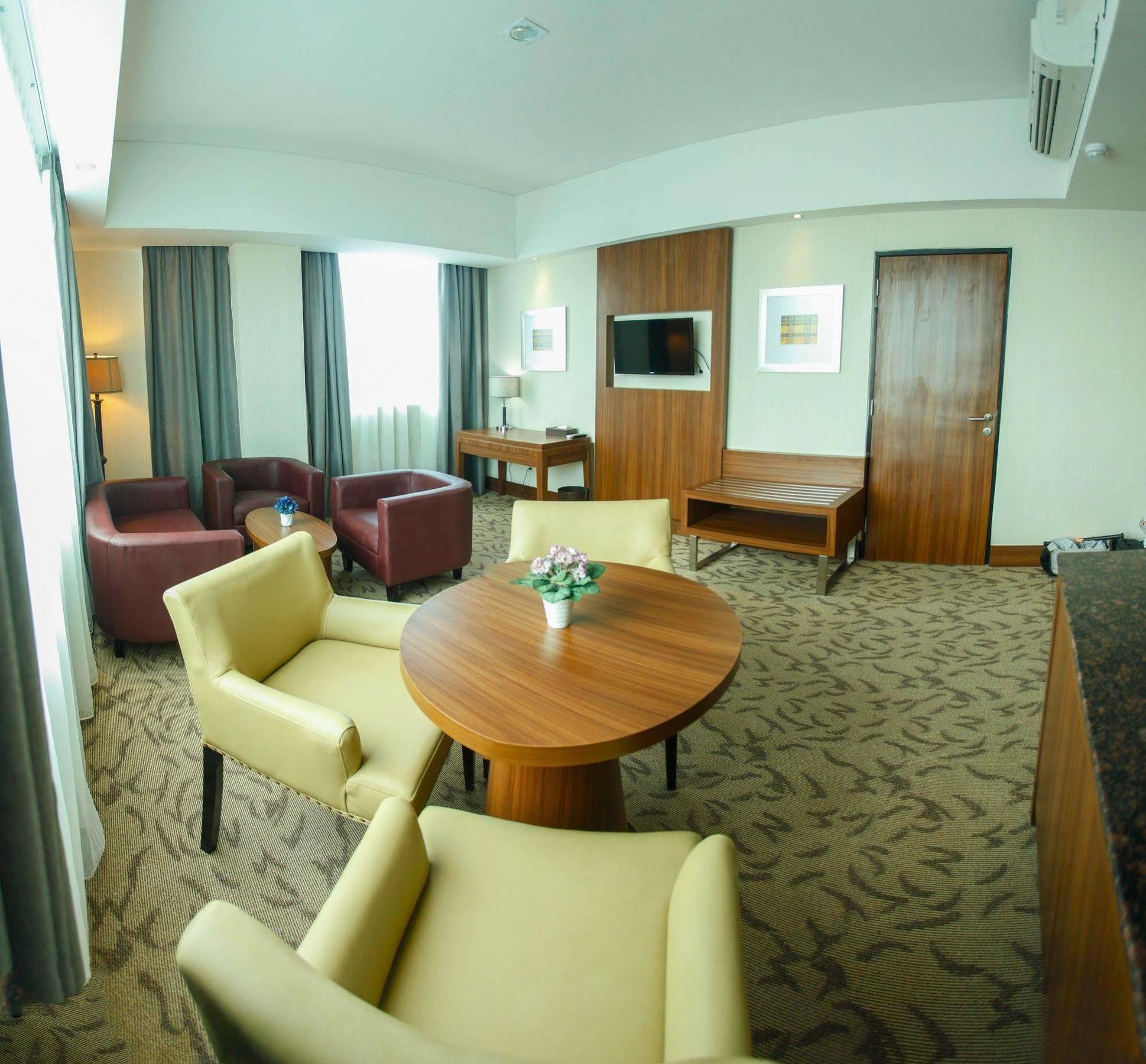Demelia Hotel มากาซาร์ ภายนอก รูปภาพ