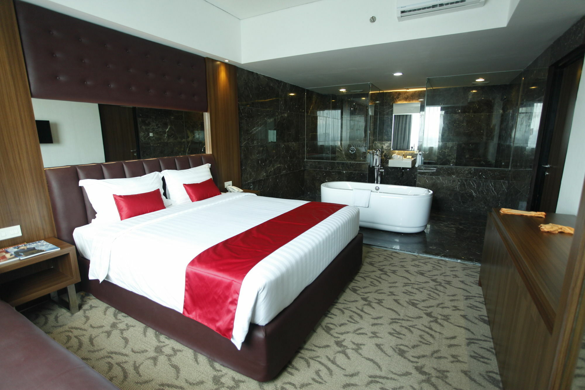 Demelia Hotel มากาซาร์ ภายนอก รูปภาพ