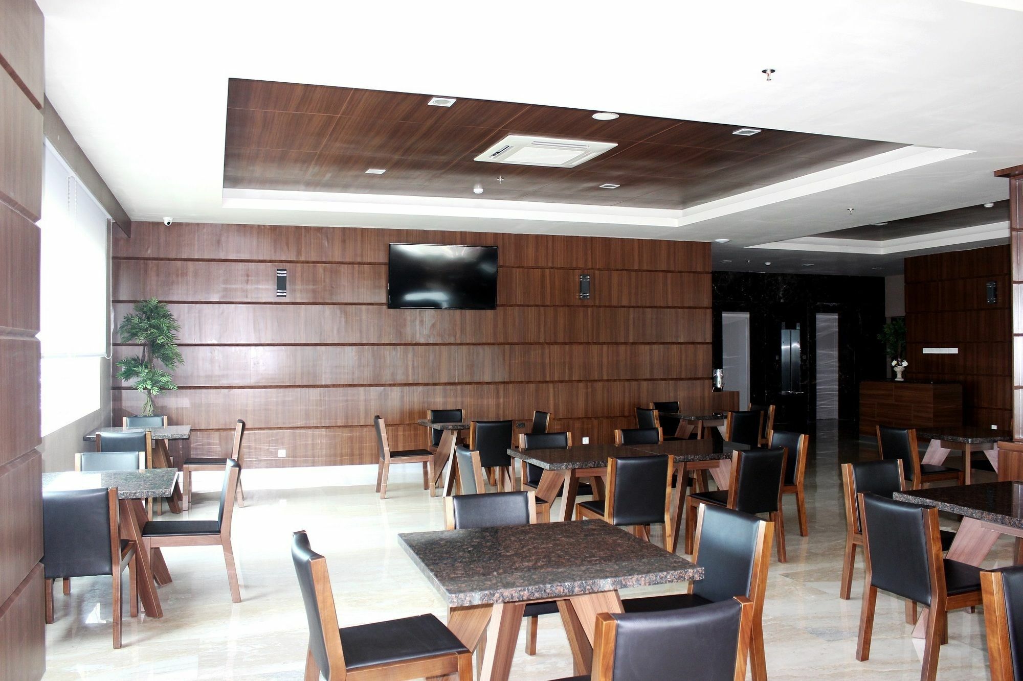 Demelia Hotel มากาซาร์ ภายนอก รูปภาพ