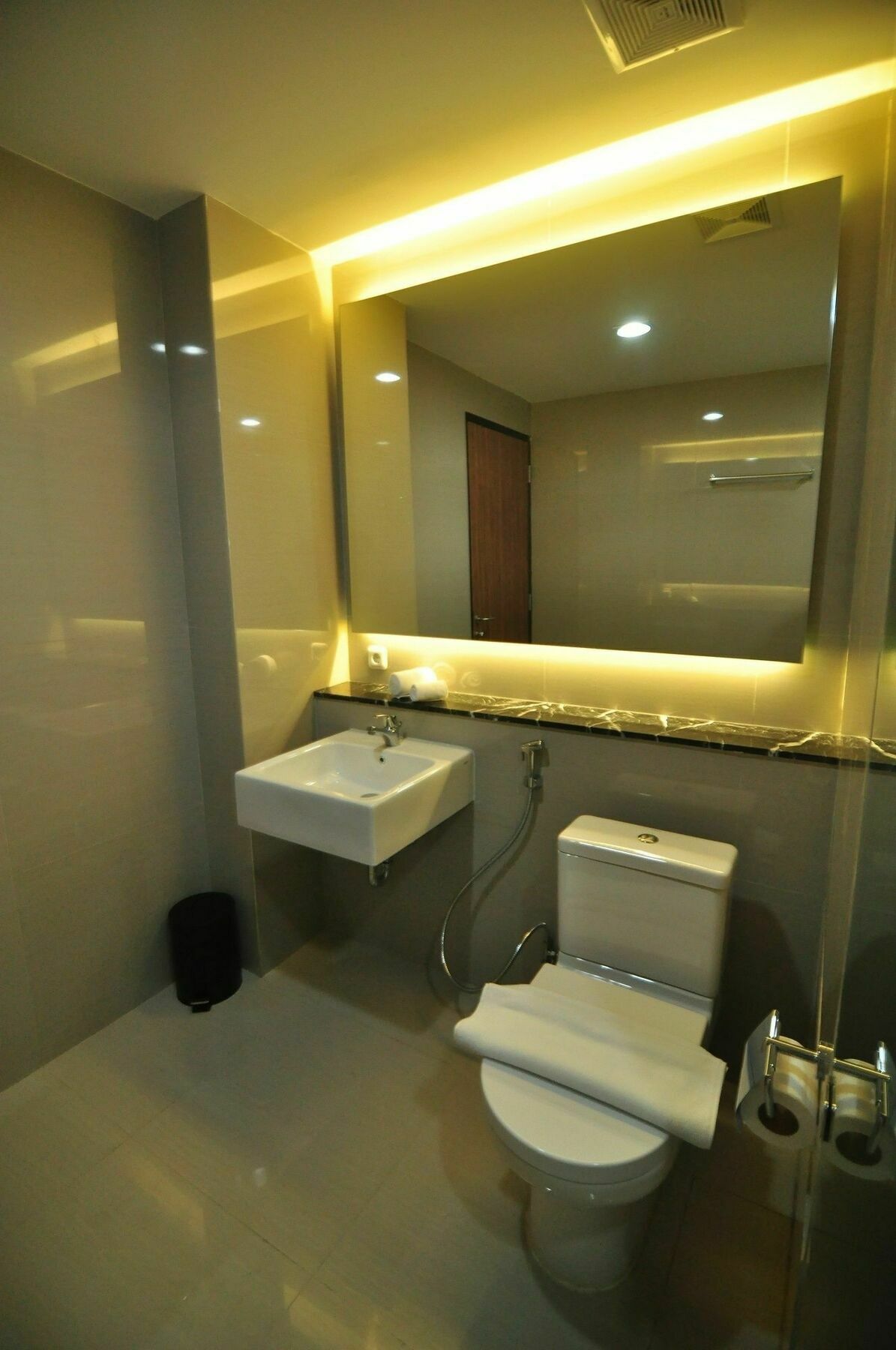 Demelia Hotel มากาซาร์ ภายนอก รูปภาพ