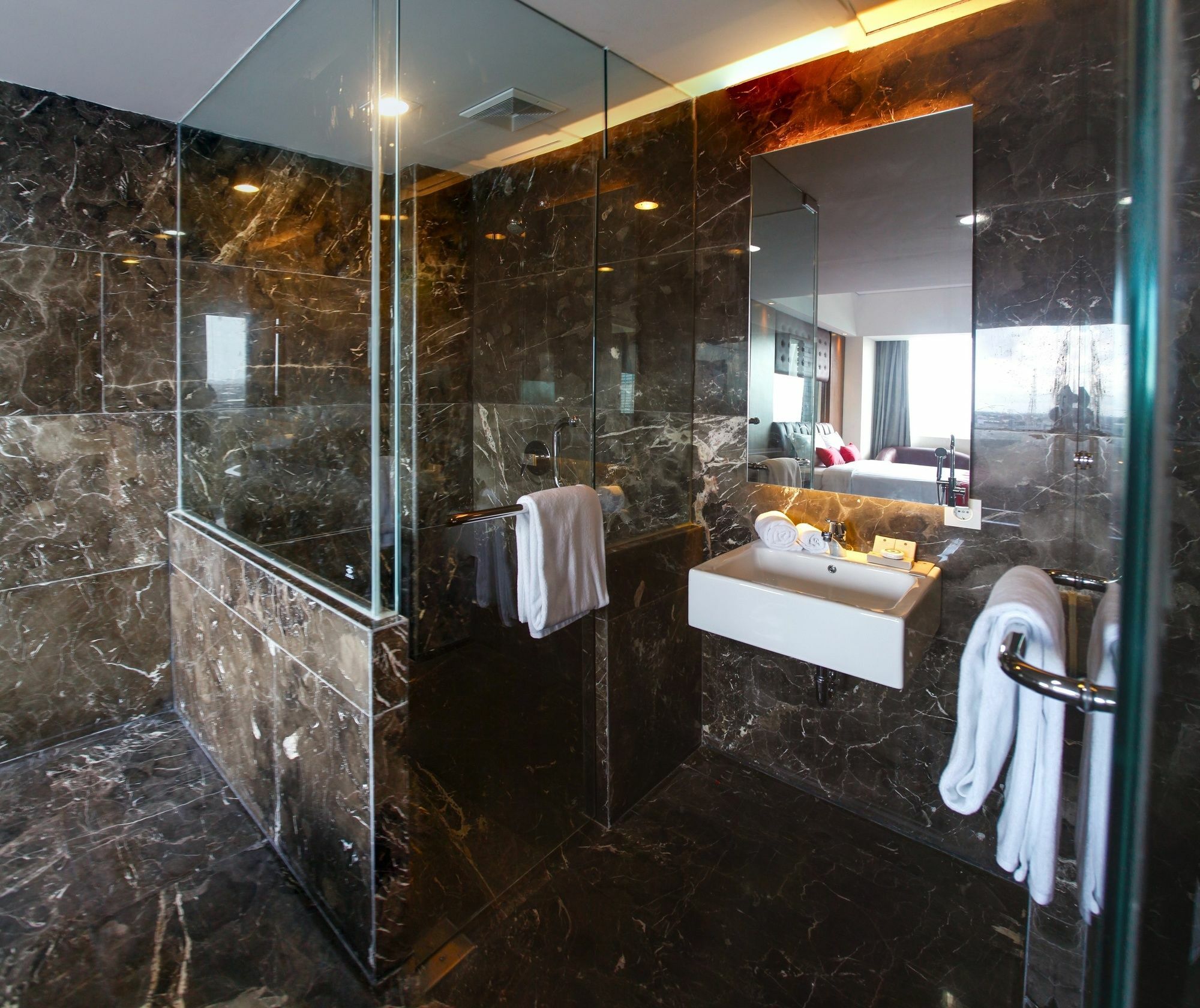 Demelia Hotel มากาซาร์ ภายนอก รูปภาพ